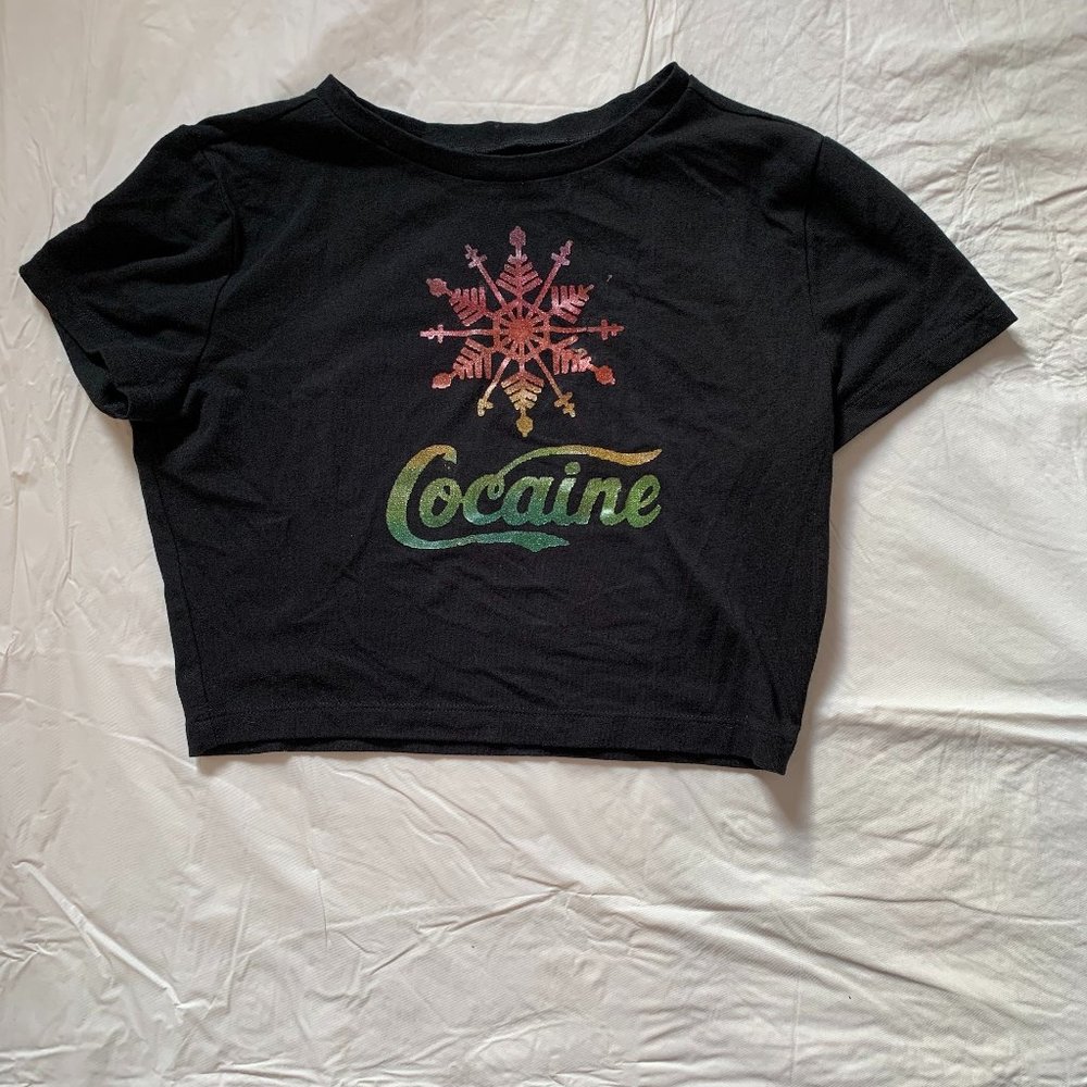 cropped tee with decal